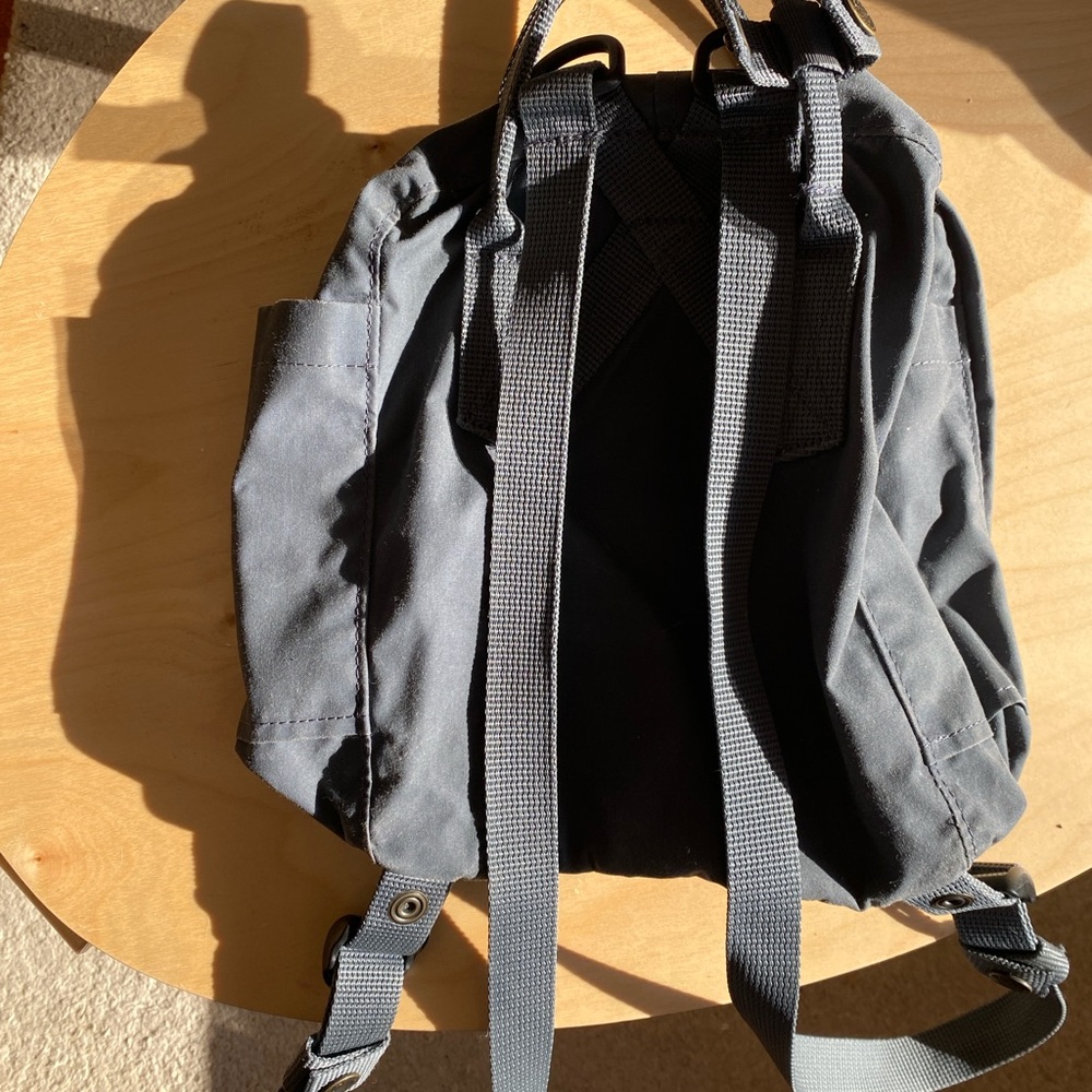 FJALLRAVEN Kanken Mini (Graphite) - Picture 2 of 3